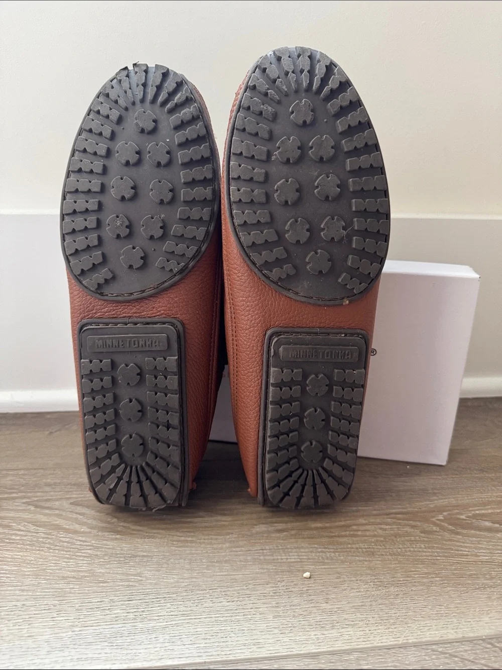 Minnetonka nwt hand